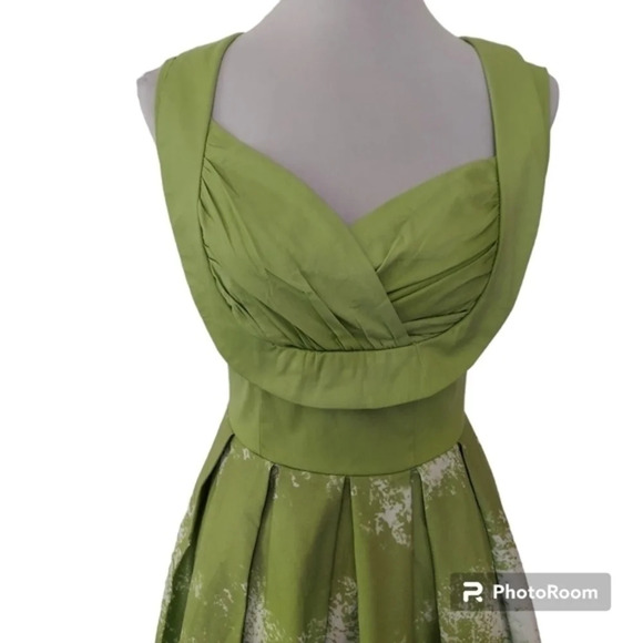 Green Detailed Bodice Fit and Flare‎ Retro Inspired Sun Dress - Picture 2 of 16